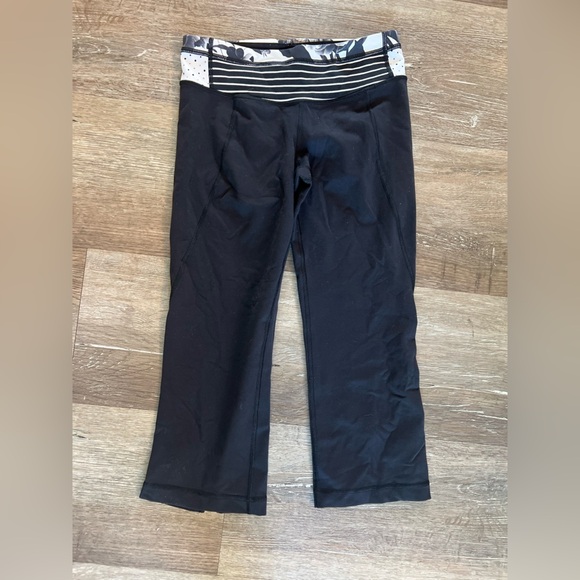 Lululemon Gather And Crow Crop Pants Slit Back Black Quilt Winter Pattern - Picture 3 of 10